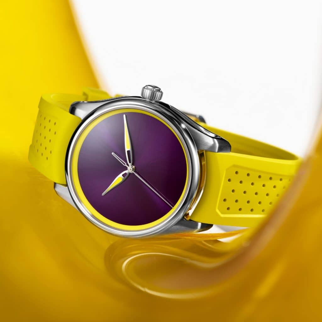 H. Moser & Cie. Pioneer Centre Seconds Sun Berry Side